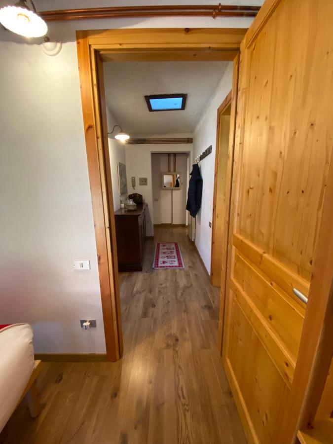 Mansarda Petronilla Apartment Piazzatorre Bagian luar foto
