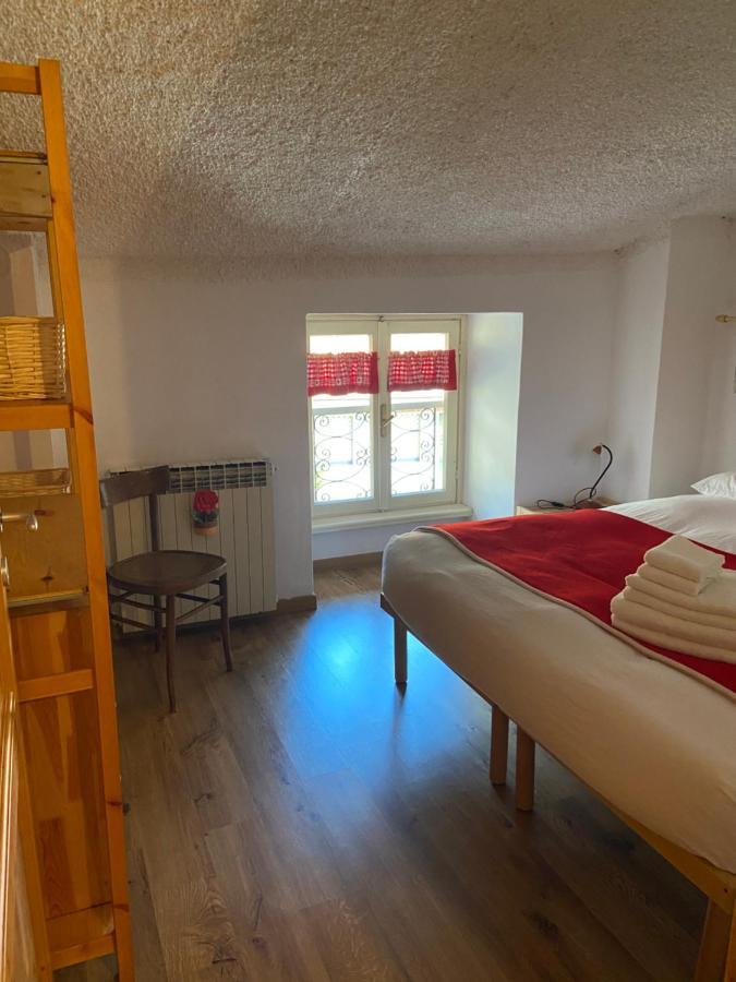 Mansarda Petronilla Apartment Piazzatorre Bagian luar foto