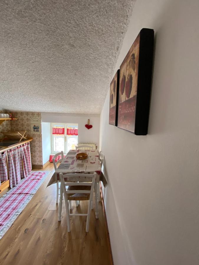 Mansarda Petronilla Apartment Piazzatorre Bagian luar foto