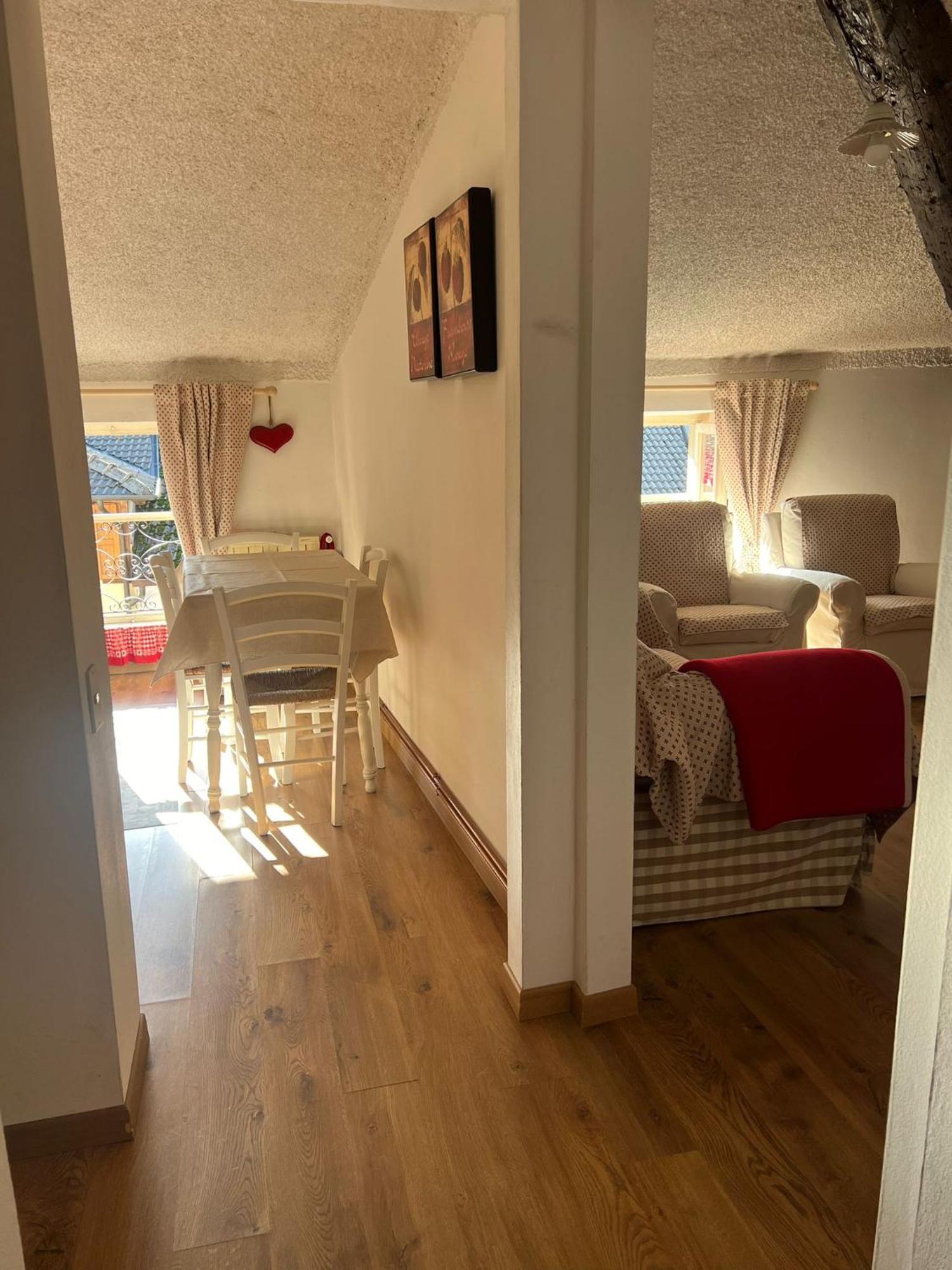 Mansarda Petronilla Apartment Piazzatorre Bagian luar foto