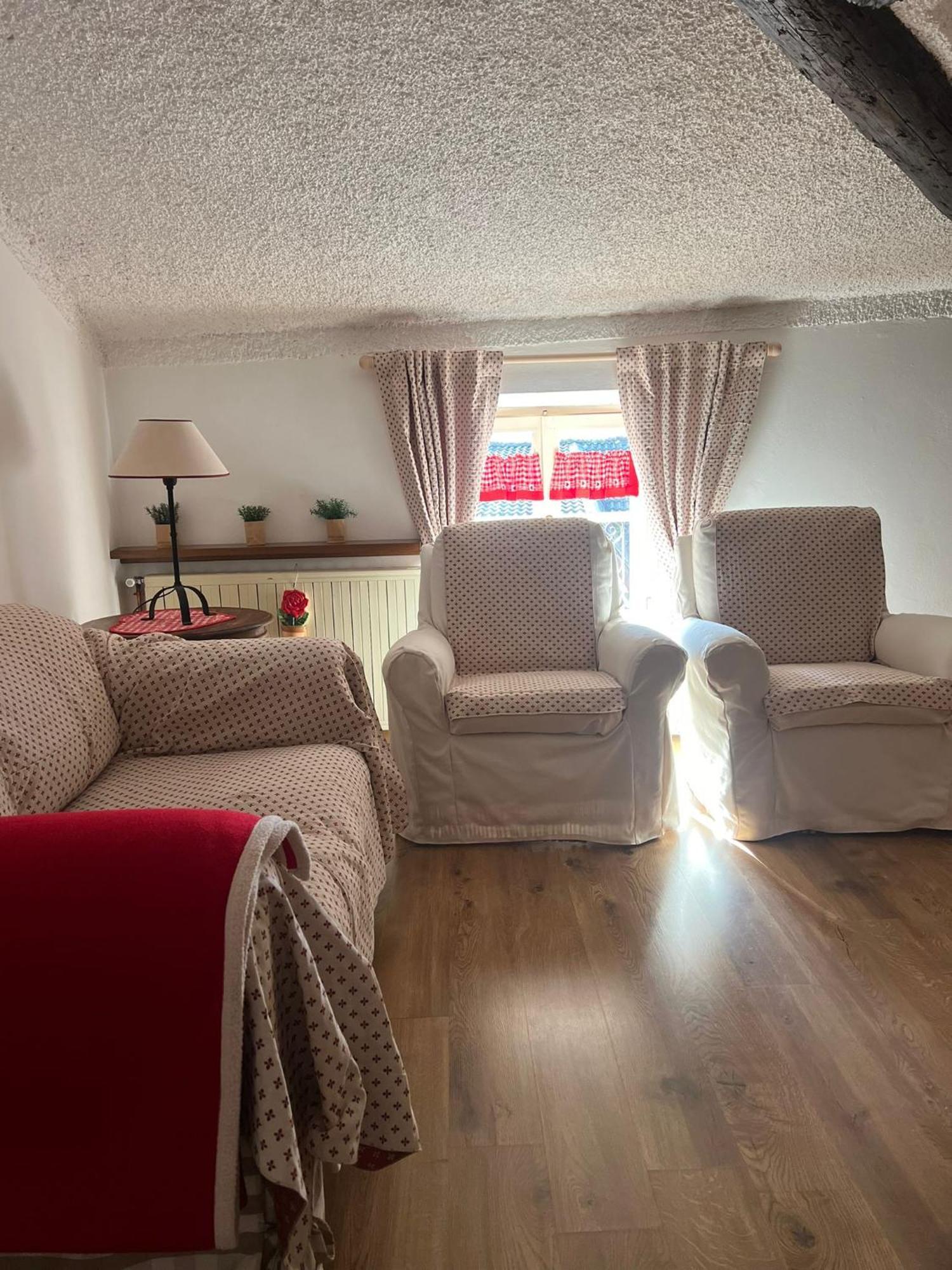 Mansarda Petronilla Apartment Piazzatorre Bagian luar foto