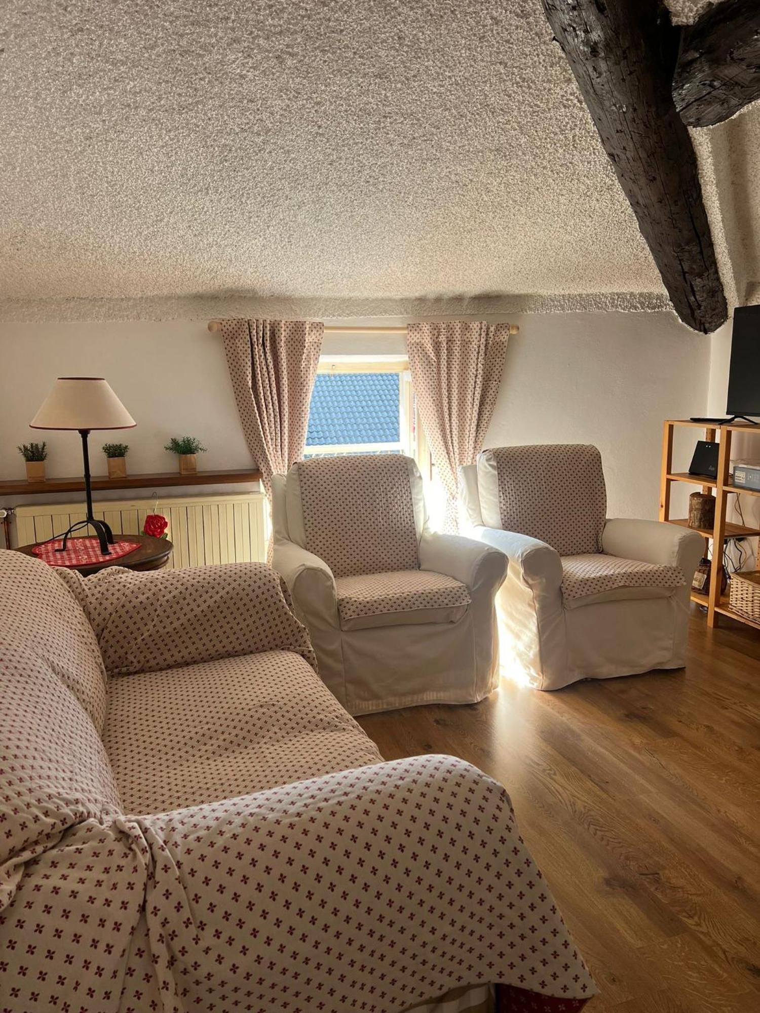 Mansarda Petronilla Apartment Piazzatorre Bagian luar foto
